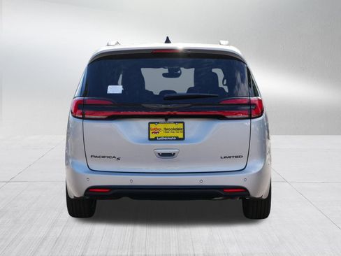 New 2026 Chrysler Pacifica Limited w/ S Appearance Package FWD image 6