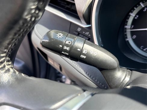 Used 2021 Toyota Highlander XLE AWD/4WD image 17