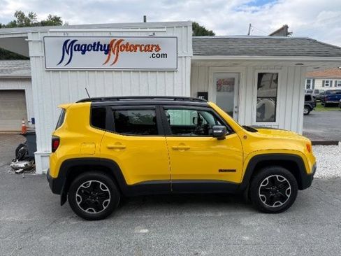 Used 2016 Jeep Renegade Trailhawk w/ Premium Trailhawk Package AWD/4WD image 2