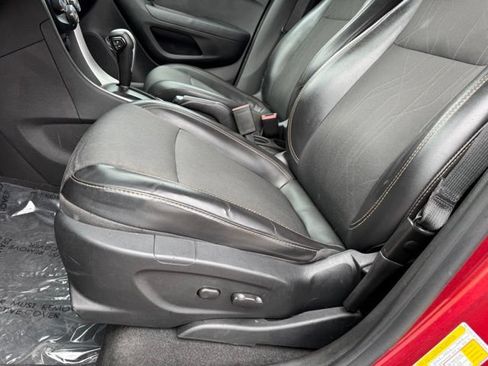 Used 2018 Chevrolet Trax LT w/ LT Convenience Package AWD/4WD image 9