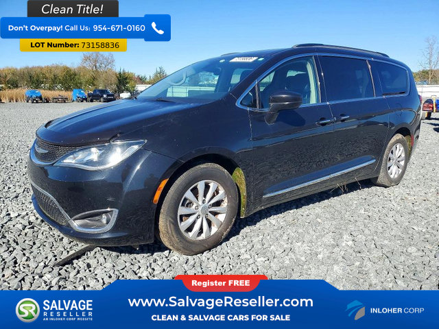 Used 2017 Chrysler Pacifica Touring-L FWD image 1