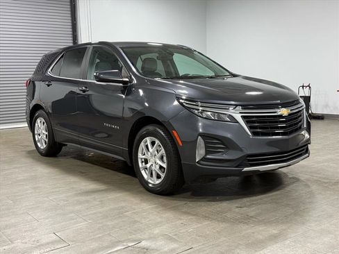Used 2022 Chevrolet Equinox LT w/ Driver Convenience Package image 2