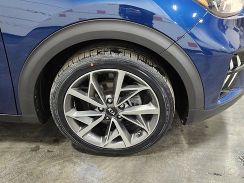 Used 2020 Kia Niro Touring image 9