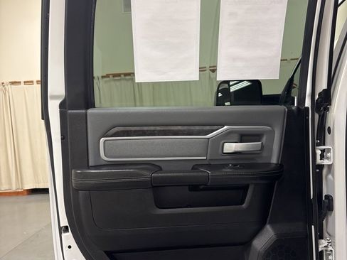 Used 2022 RAM 2500 Big Horn w/ Level C Equiment Group image 25