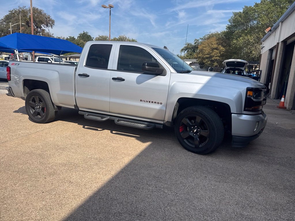 Used 2017 Chevrolet Silverado 1500 LT w/ Redline Edition AWD/4WD image 2