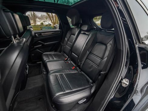 Used 2019 Porsche Cayenne image 31