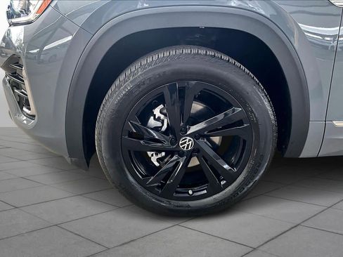 Used 2024 Volkswagen Atlas Cross Sport SEL R-Line image 11