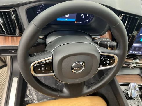 Used 2024 Volvo XC60 B5 Ultimate w/ Protection Package Premier AWD/4WD image 21