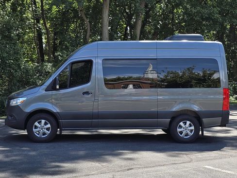 Used 2023 Mercedes-Benz Sprinter 2500 image 2