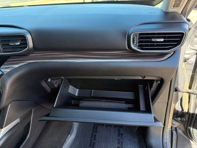 Used 2021 Ford Explorer Limited w/ Equipment Group 301A RWD image 33