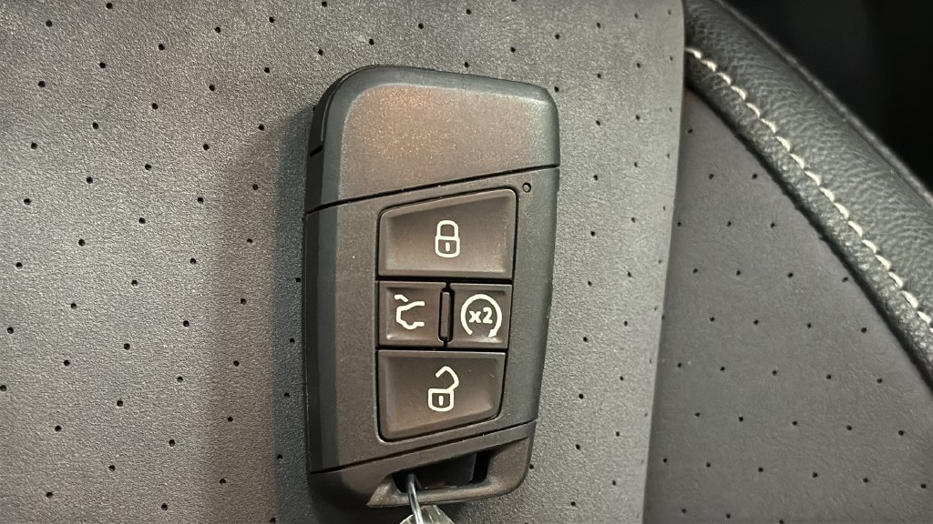 Certified 2025 Volkswagen Jetta SE FWD image 36