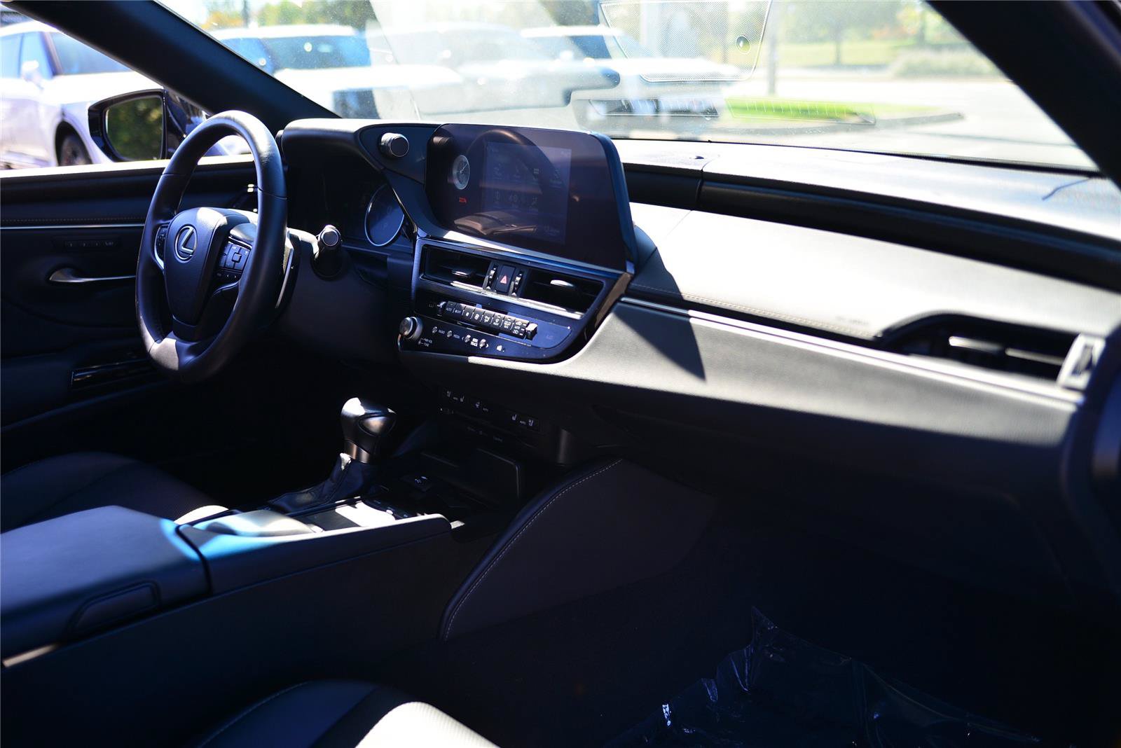 Used 2022 Lexus ES 300h w/ Premium Package FWD image 16