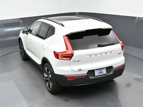 Used 2024 Volvo XC40 B5 Plus image 50