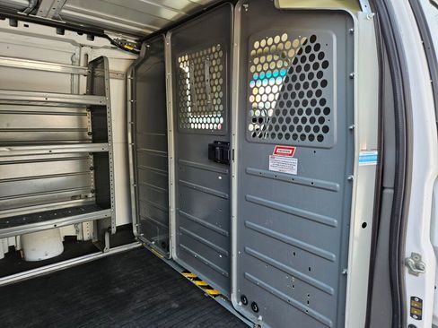 Used 2016 Chevrolet Express 2500 image 20