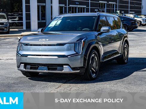 Used 2024 Kia EV9 Land image 4