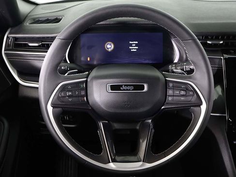 Used 2023 Jeep Grand Cherokee Altitude image 39