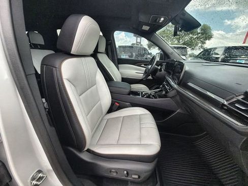 Used 2025 Chevrolet Traverse High Country w/ LPO, Floor Liner Package FWD image 27