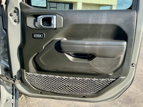 Used 2022 Jeep Wrangler Unlimited Sport image 22