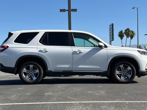 Used 2023 Honda Pilot EX-L image 3