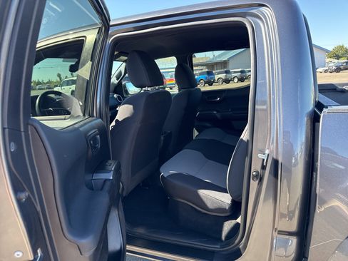 Used 2021 Toyota Tacoma TRD Sport image 14