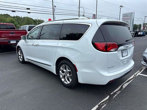 Used 2018 Chrysler Pacifica Limited FWD image 4