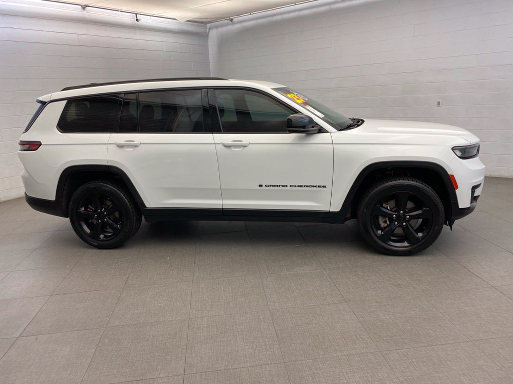 Used 2023 Jeep Grand Cherokee L Laredo RWD image 7