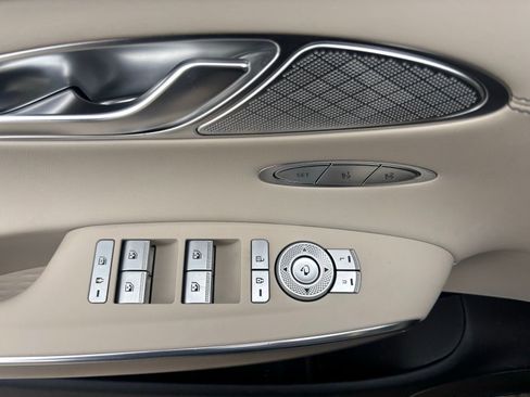 Used 2023 Genesis GV70 2.5T w/ Select Package image 13