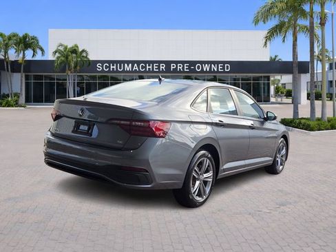 Certified 2023 Volkswagen Jetta SE w/ Panoramic Sunroof Package image 7