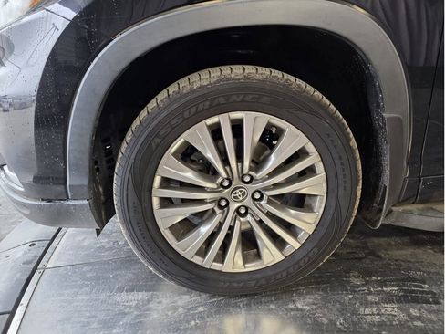 Used 2015 Toyota Highlander Limited Platinum image 3