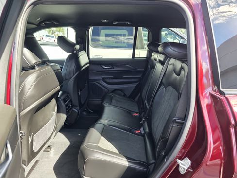 New 2025 Jeep Grand Cherokee 4WD image 18