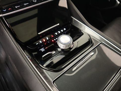 Used 2023 Jeep Wagoneer 4WD w/ Premium Group I image 9