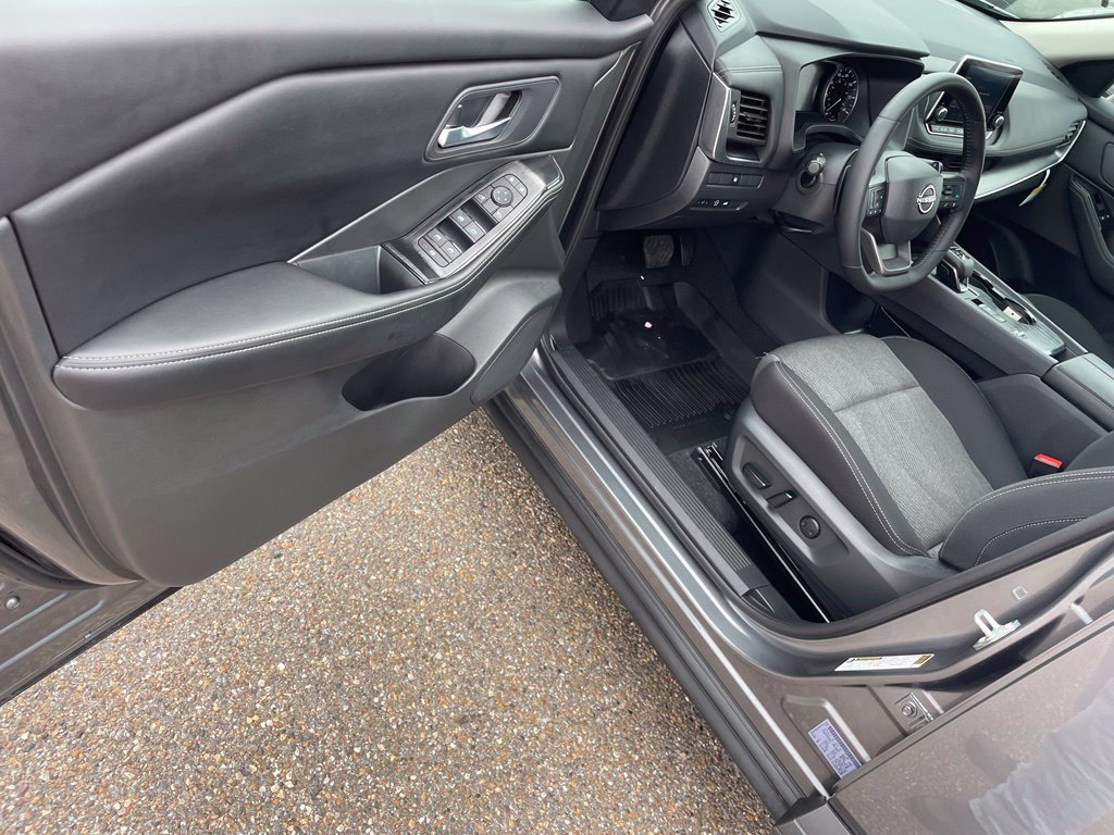 Certified 2026 Nissan Rogue SV FWD image 18