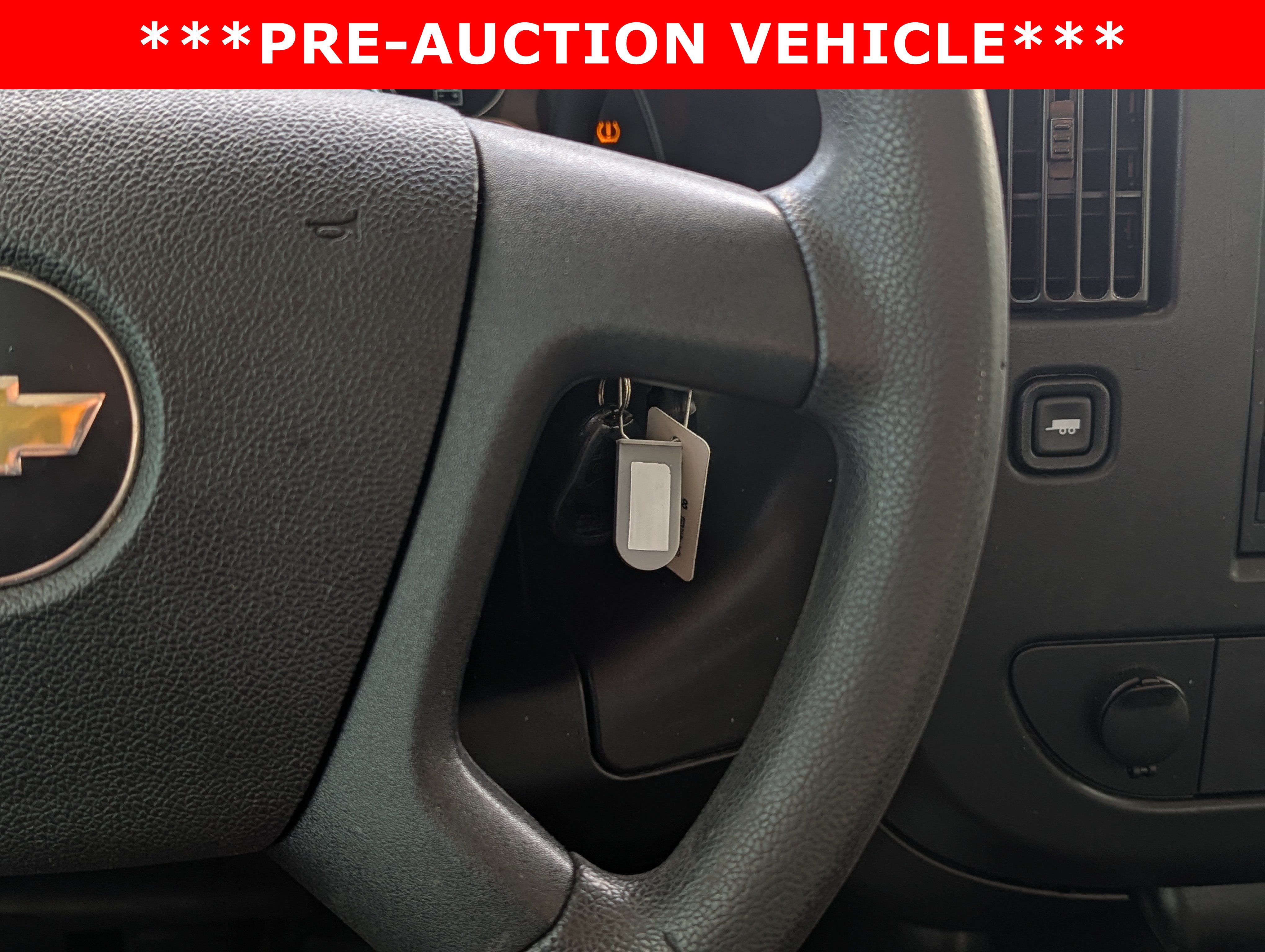 Used 2018 Chevrolet Express 2500 w/ Driver Convenience Package RWD image 23