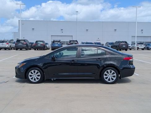 Used 2020 Toyota Corolla LE FWD image 3