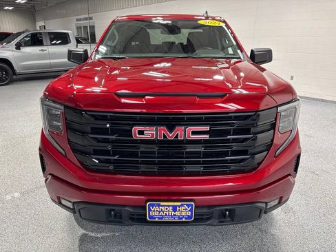 Used 2024 GMC Sierra 1500 Elevation AWD/4WD image 2
