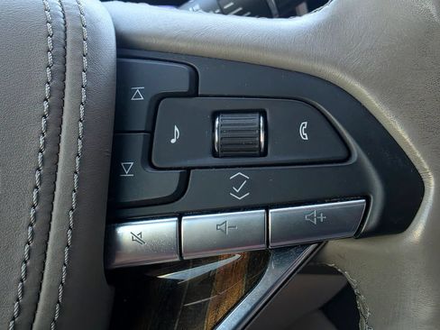 Used 2021 Cadillac Escalade Premium Luxury Platinum AWD/4WD image 36