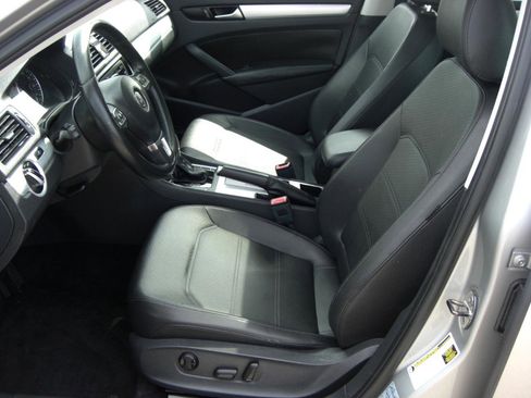 Used 2012 Volkswagen Passat 2.5 SE image 18