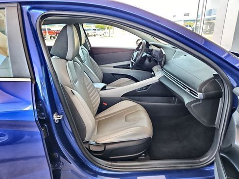 Used 2025 Hyundai Elantra Limited FWD image 22