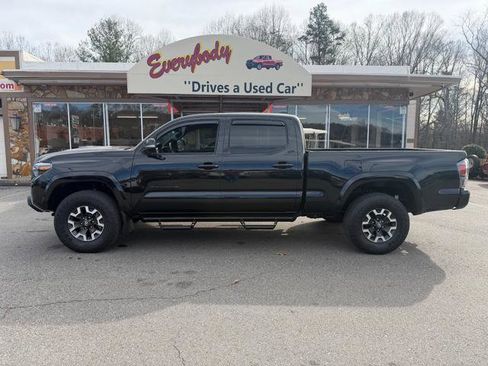 Used 2020 Toyota Tacoma TRD Sport image 2