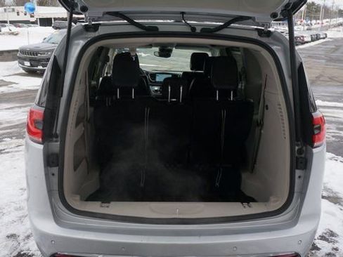 Used 2024 Chrysler Pacifica Touring-L image 45