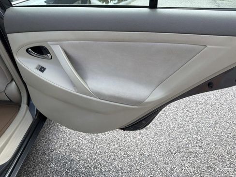 Used 2010 Toyota Camry LE FWD image 16