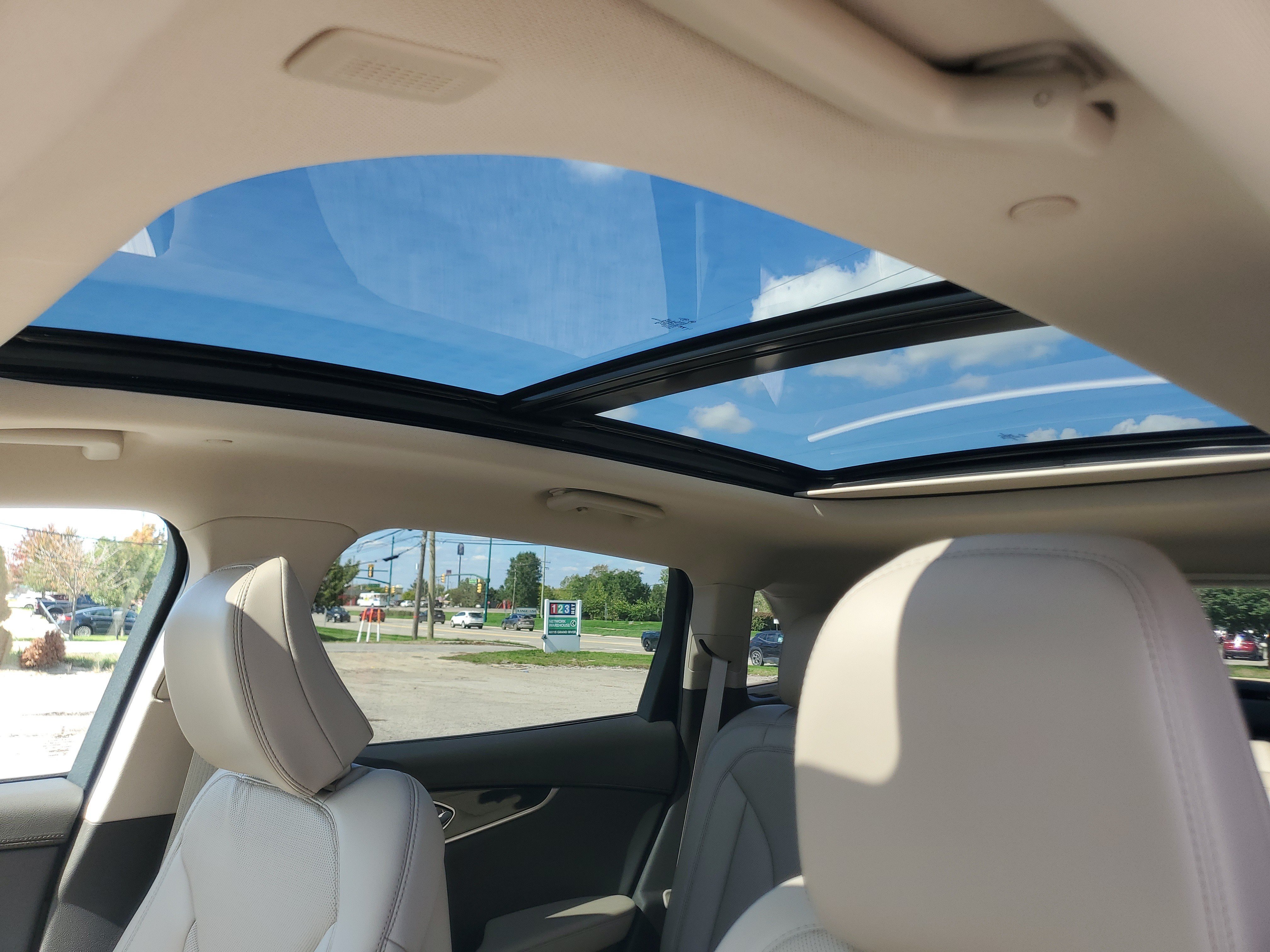 Used 2023 Lincoln Nautilus Reserve w/ Equipment Group 201A AWD/4WD image 11