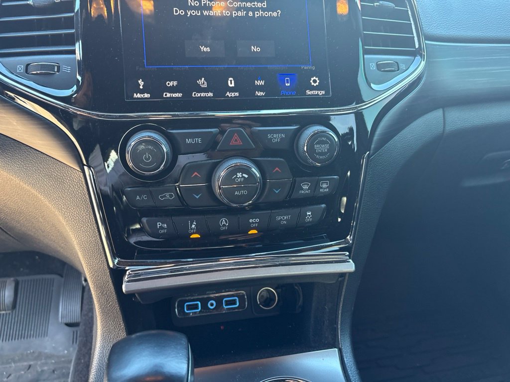 Used 2021 Jeep Grand Cherokee Laredo X AWD/4WD image 17