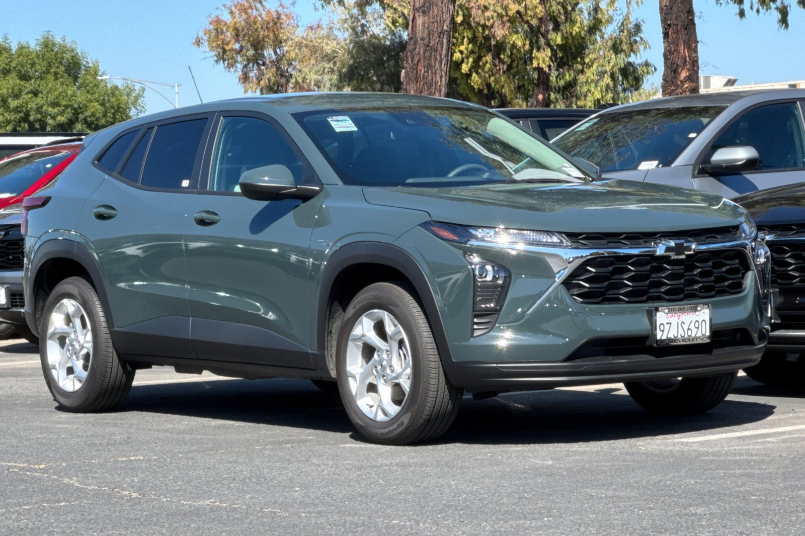 Used 2026 Chevrolet Trax LS w/ LS Convenience Package FWD image 2