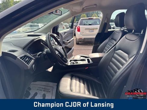 Used 2022 Ford Edge SEL image 5