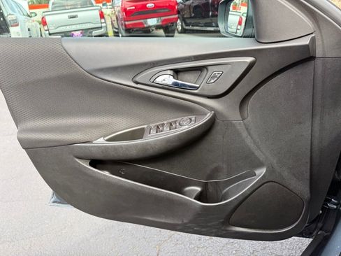 Used 2021 Chevrolet Malibu LS FWD image 22