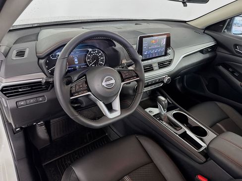 Used 2025 Nissan Altima 2.5 SR image 9