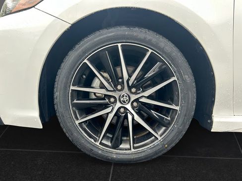 Used 2023 Toyota Camry SE FWD image 9