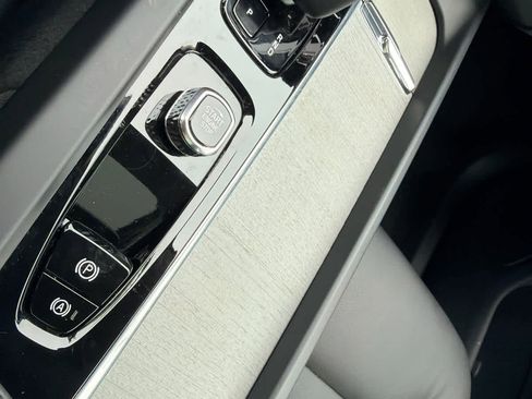 Certified 2025 Volvo XC60 B5 Plus image 28