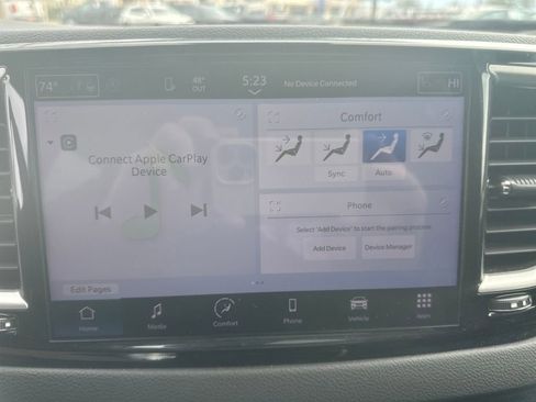 Used 2024 Chrysler Pacifica Touring-L image 5